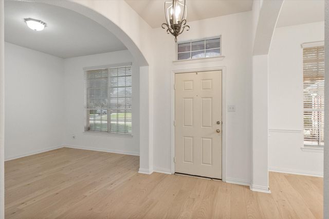 1020 Fair Oaks Drive, Grand Prairie, TX 75052