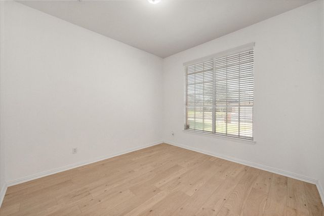 1020 Fair Oaks Drive, Grand Prairie, TX 75052