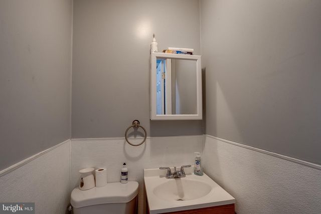 1017 HIGH ST, Burlington, NJ 08016