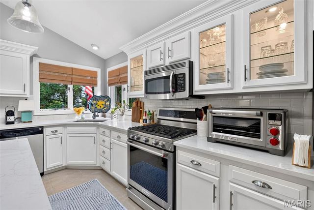 7058 Stony Ridge Road, St Louis, MO 63129