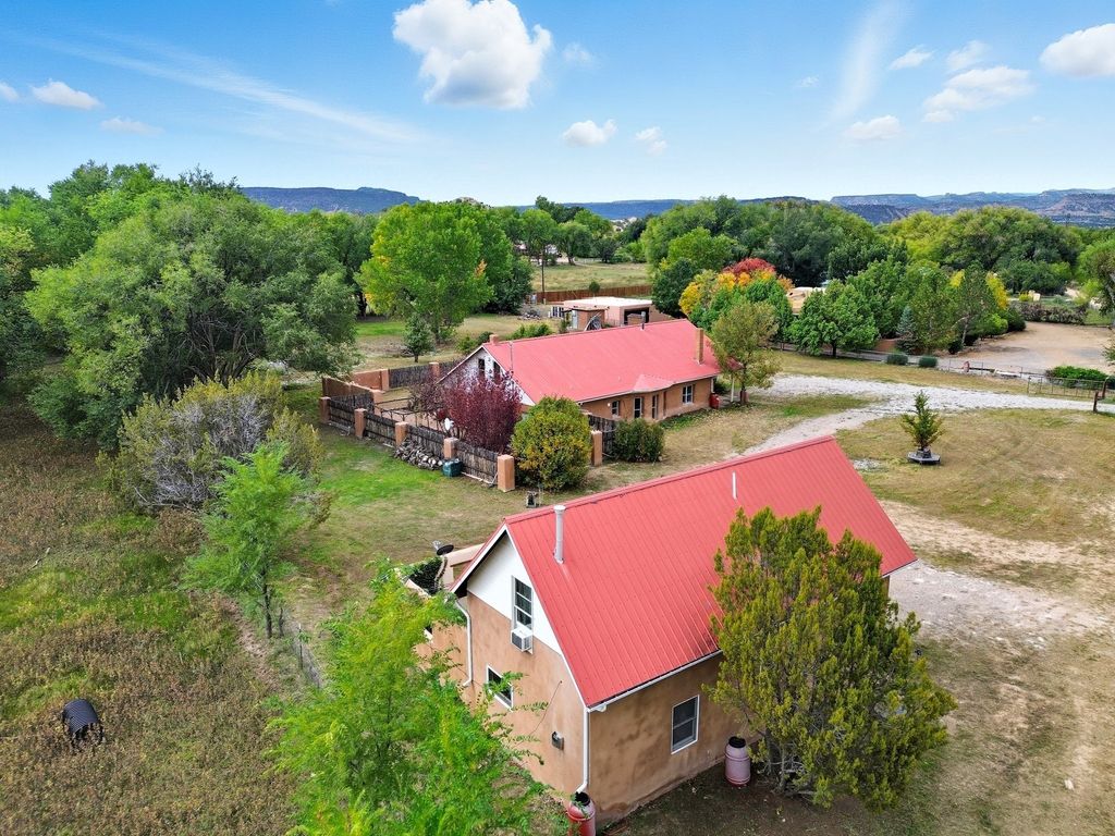40 County Road 84b, Santa Fe, NM 87506