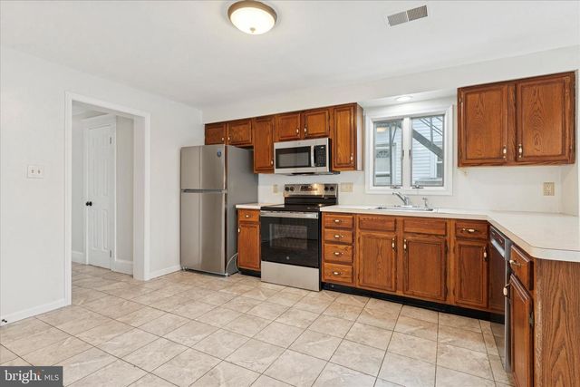 123 W LANCASTER AVE, Downingtown, PA 19335