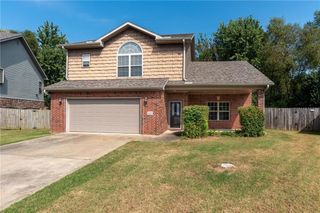 1103 SE Phoenix Street, Bentonville, AR 72712