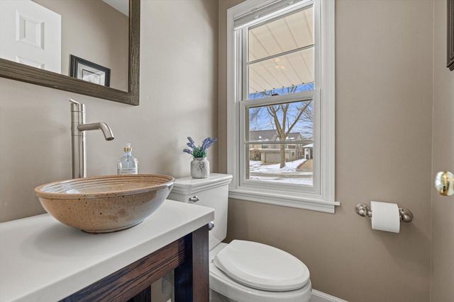 6200 N Berkeley BOULEVARD, Whitefish Bay, WI 53217