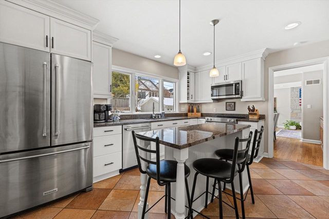 6200 N Berkeley BOULEVARD, Whitefish Bay, WI 53217