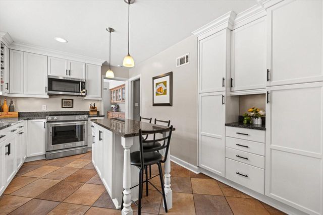 6200 N Berkeley BOULEVARD, Whitefish Bay, WI 53217