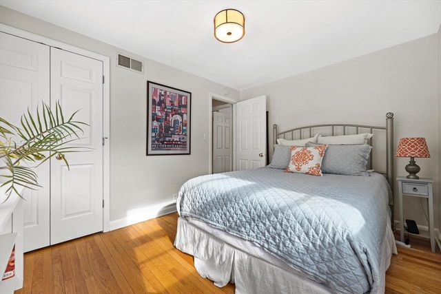 6200 N Berkeley BOULEVARD, Whitefish Bay, WI 53217