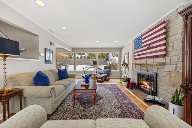 6200 N Berkeley BOULEVARD, Whitefish Bay, WI 53217