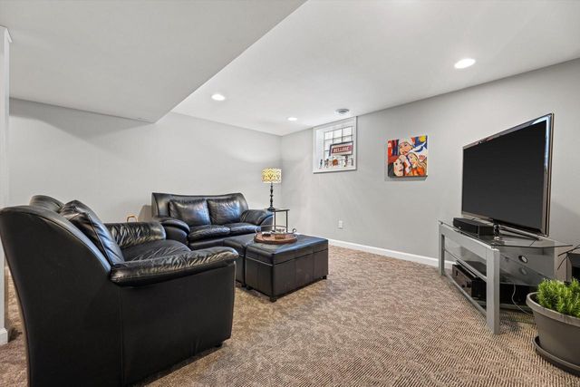 6200 N Berkeley BOULEVARD, Whitefish Bay, WI 53217