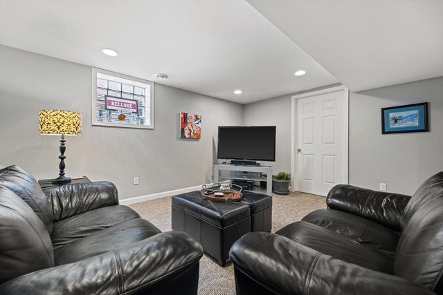 6200 N Berkeley BOULEVARD, Whitefish Bay, WI 53217