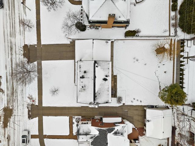 6200 N Berkeley BOULEVARD, Whitefish Bay, WI 53217