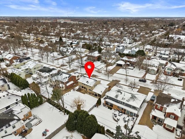 6200 N Berkeley BOULEVARD, Whitefish Bay, WI 53217