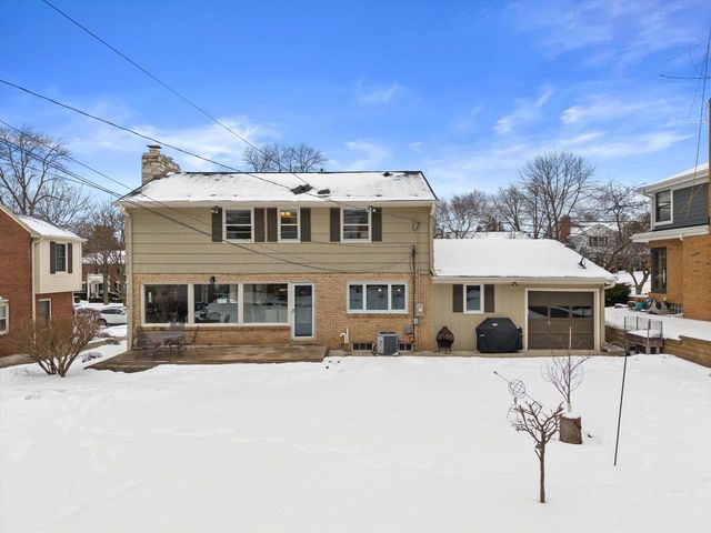 6200 N Berkeley BOULEVARD, Whitefish Bay, WI 53217