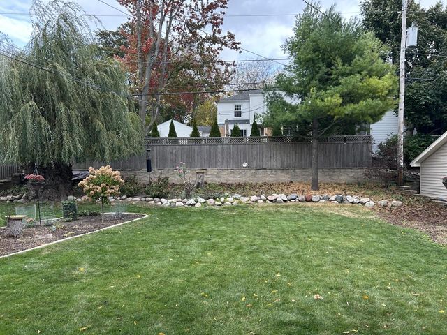 6200 N Berkeley BOULEVARD, Whitefish Bay, WI 53217