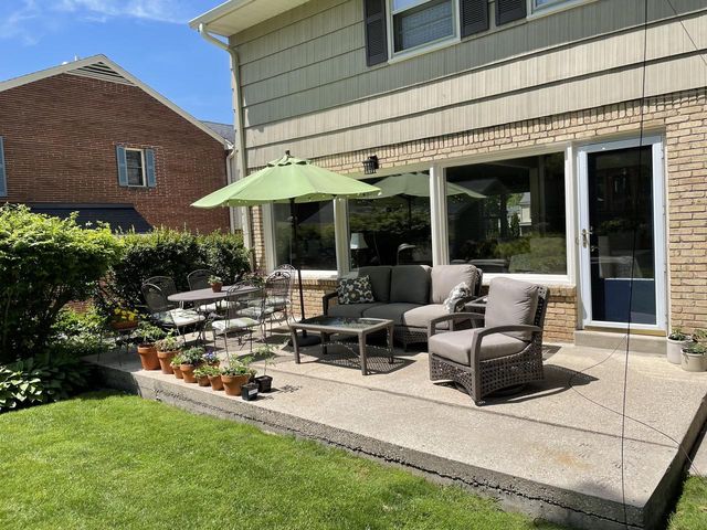 6200 N Berkeley BOULEVARD, Whitefish Bay, WI 53217