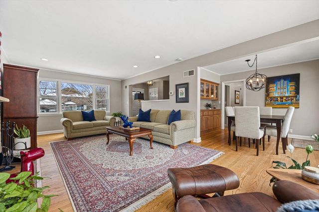 6200 N Berkeley BOULEVARD, Whitefish Bay, WI 53217