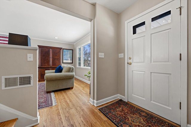 6200 N Berkeley BOULEVARD, Whitefish Bay, WI 53217