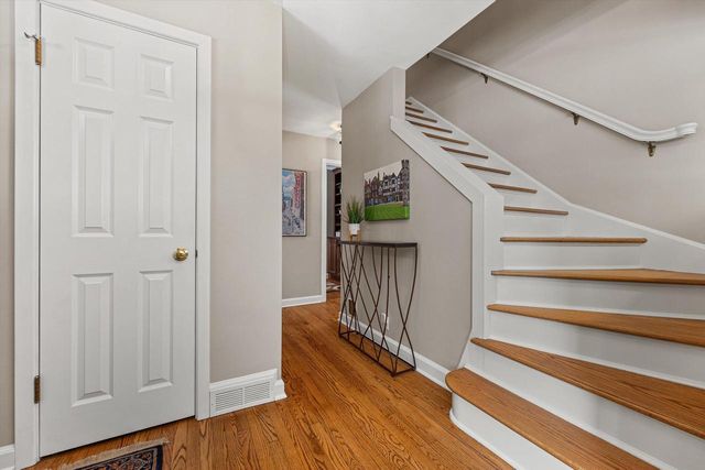 6200 N Berkeley BOULEVARD, Whitefish Bay, WI 53217