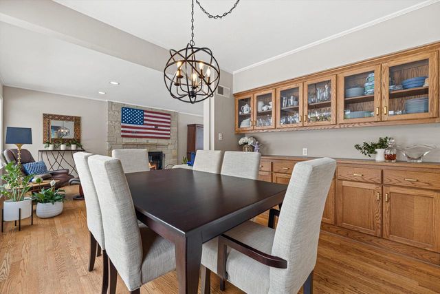 6200 N Berkeley BOULEVARD, Whitefish Bay, WI 53217