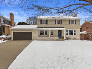 6200 N Berkeley BOULEVARD, Whitefish Bay, WI 53217