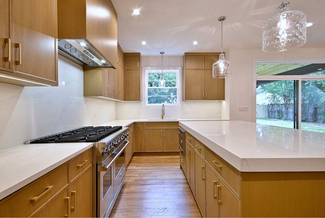 310 N Nottingham Avenue, Glenview, IL 60025
