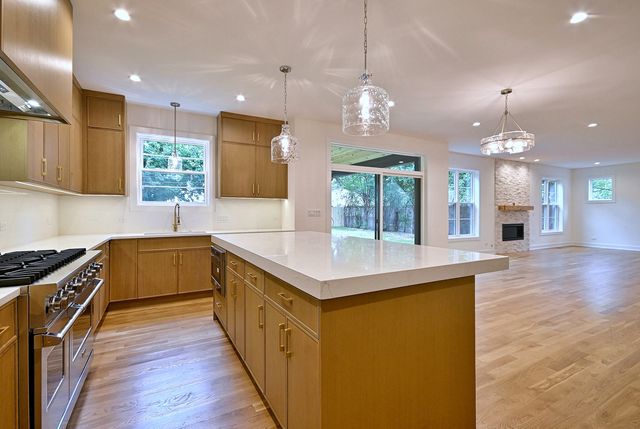 310 N Nottingham Avenue, Glenview, IL 60025