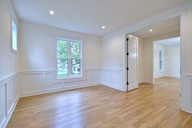 310 N Nottingham Avenue, Glenview, IL 60025