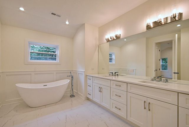 310 N Nottingham Avenue, Glenview, IL 60025