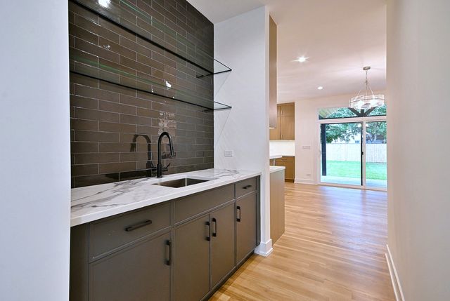 310 N Nottingham Avenue, Glenview, IL 60025