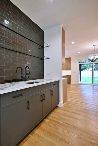 310 N Nottingham Avenue, Glenview, IL 60025