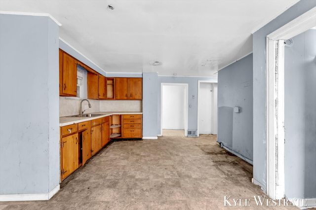 914 W Fulton Street, Grand Rapids, MI 49504