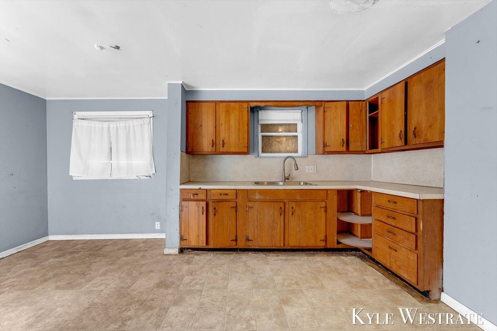 914 W Fulton Street, Grand Rapids, MI 49504