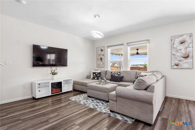 101 Magnum Force Drive, Jarrell, TX 76537