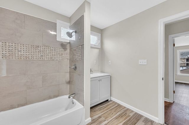 11 Carpenter Ct, Springfield, MA 01109