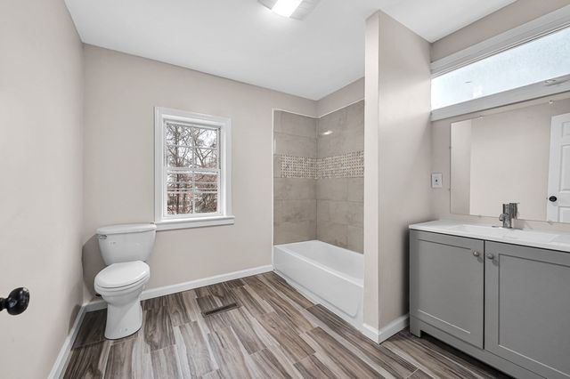 11 Carpenter Ct, Springfield, MA 01109
