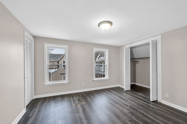11 Carpenter Ct, Springfield, MA 01109