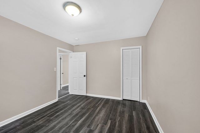 11 Carpenter Ct, Springfield, MA 01109