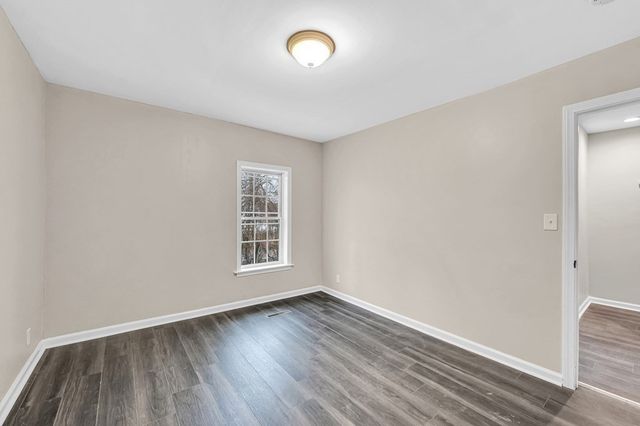11 Carpenter Ct, Springfield, MA 01109