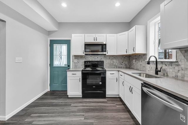 11 Carpenter Ct, Springfield, MA 01109
