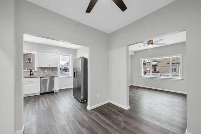 11 Carpenter Ct, Springfield, MA 01109