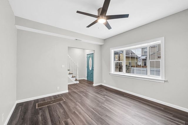 11 Carpenter Ct, Springfield, MA 01109