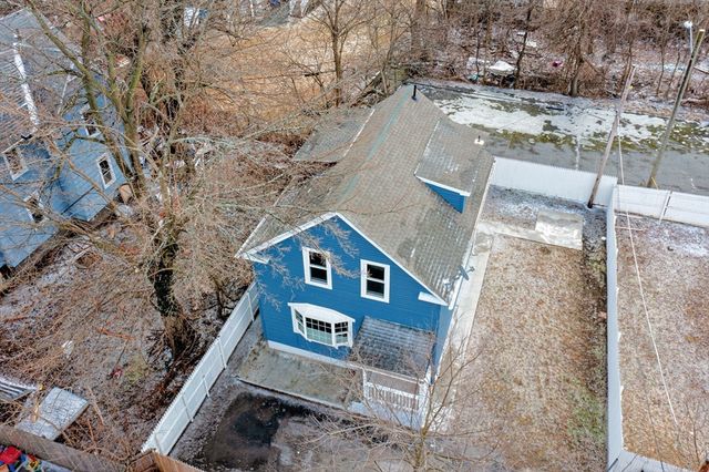 11 Carpenter Ct, Springfield, MA 01109