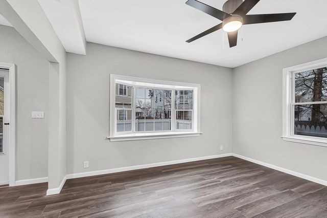 11 Carpenter Ct, Springfield, MA 01109