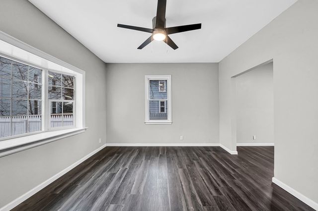 11 Carpenter Ct, Springfield, MA 01109