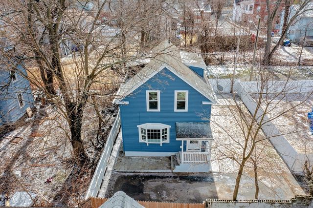 11 Carpenter Ct, Springfield, MA 01109