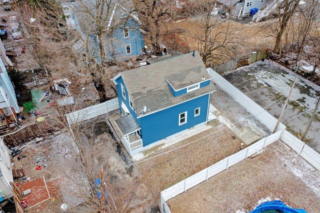 11 Carpenter Ct, Springfield, MA 01109