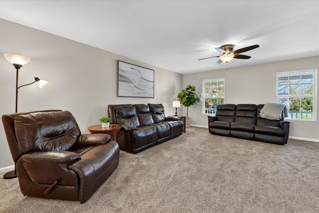 86 Fox Meadows Court, Howell, MI 48843
