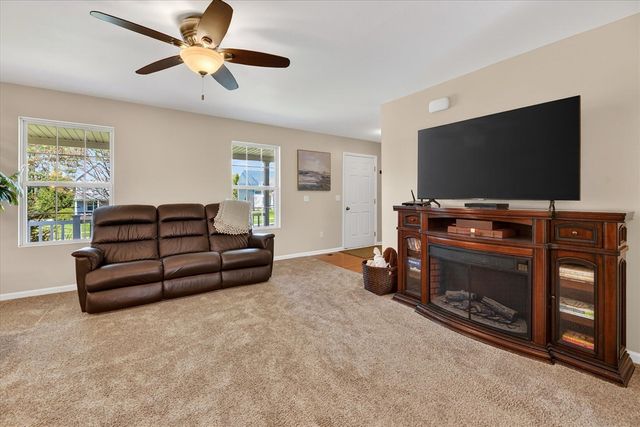 86 Fox Meadows Court, Howell, MI 48843