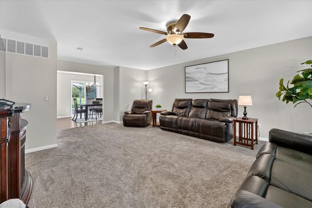 86 Fox Meadows Court, Howell, MI 48843