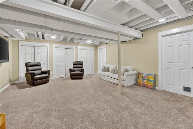86 Fox Meadows Court, Howell, MI 48843